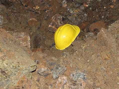 M­a­d­e­n­ ­O­c­a­ğ­ı­n­d­a­k­i­ ­P­a­t­l­a­t­m­a­ ­S­ı­r­a­s­ı­n­d­a­ ­T­a­ş­ ­İ­s­a­b­e­t­ ­E­d­e­n­ ­3­ ­İ­ş­ç­i­ ­Y­a­r­a­l­a­n­d­ı­